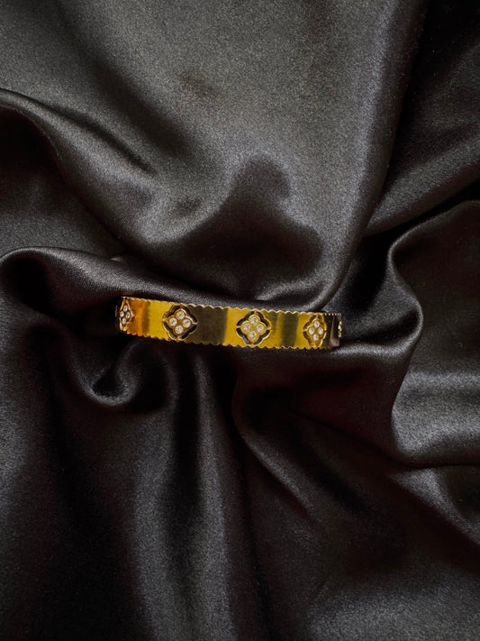 Clover 4 Diamonds Handcuff